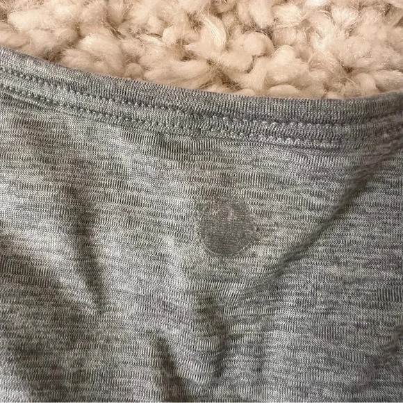 Yogalicious women’s crop tank top with twist front. - Picture 6 of 6